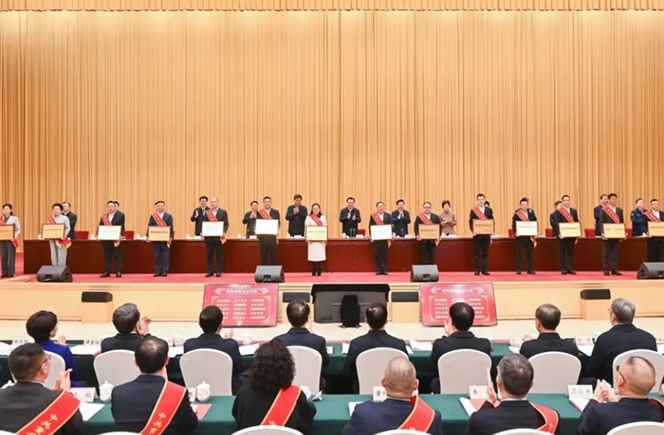 喜報(bào) | 山外山榮獲“重慶市優(yōu)秀民營企業(yè)”稱號(hào)！